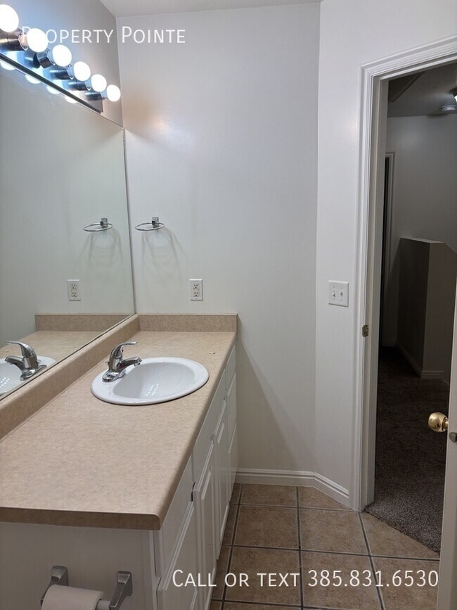 Building Photo - 1561 S 2000 W