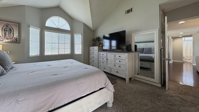 Building Photo - 1562 Campus Ave