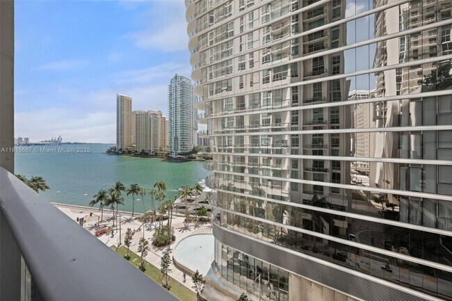 Building Photo - 300 S Biscayne Blvd