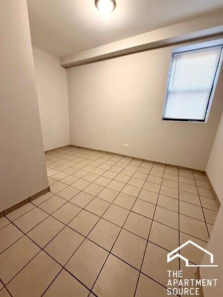 Building Photo - 2211 E 69th St