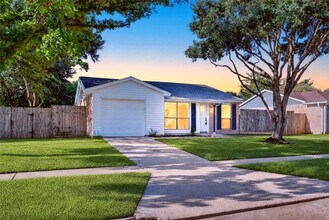 Building Photo - 24114 4 Sixes Ln