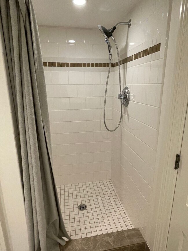 Building Photo - Georgetown Splendor with Garage Parking