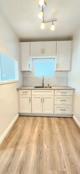 Building Photo - 28 57th Pl