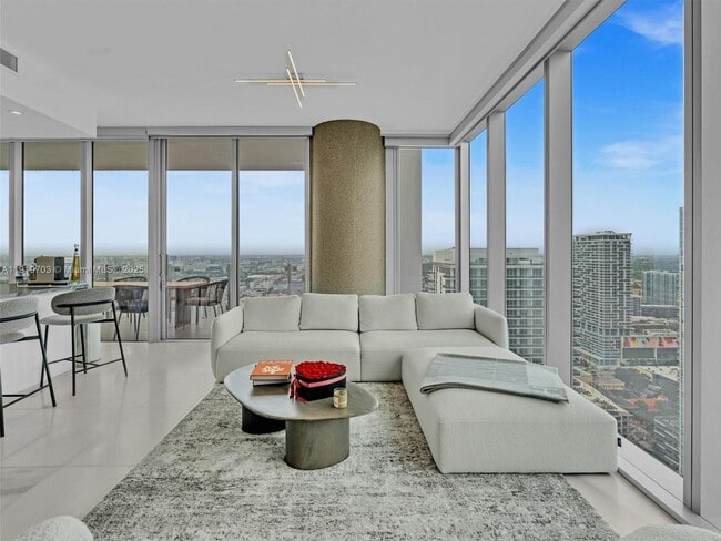 Building Photo - 700 NE 26th Terrace