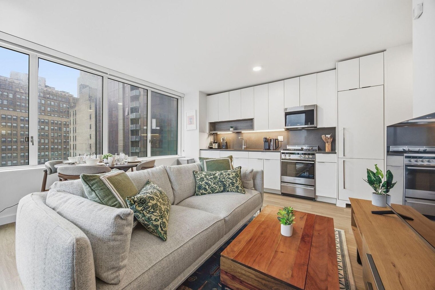 Building Photo - 68 W 37th St