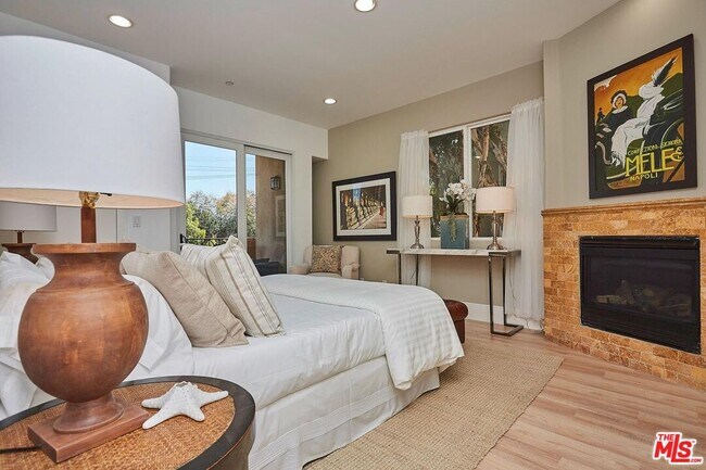 Building Photo - 16123 W Sunset Blvd