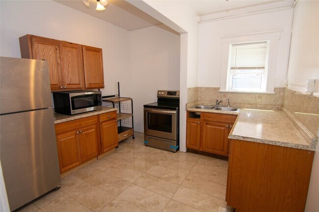 Building Photo - 30 Fayette St