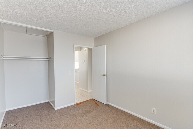 Building Photo - 805 Palo Verde Dr