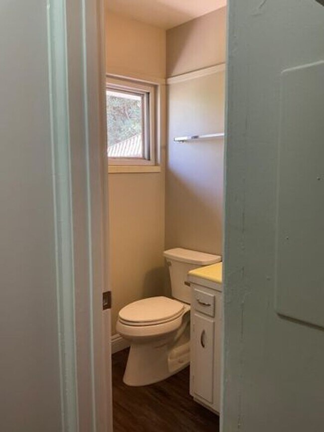 Building Photo - 5 bed 2 Bathroom in Riverside