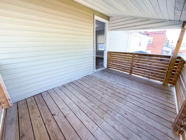 Building Photo - Elegant 3-Bedroom Home with Designer Finishes & Private Backyard!