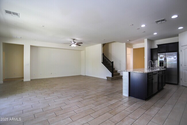 Building Photo - 1087 E Ibis St