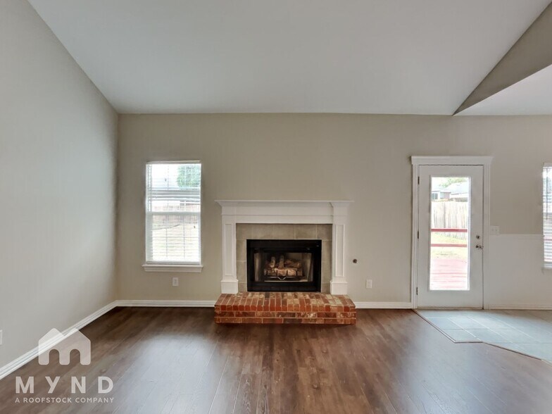 Building Photo - 214 Blake Dr