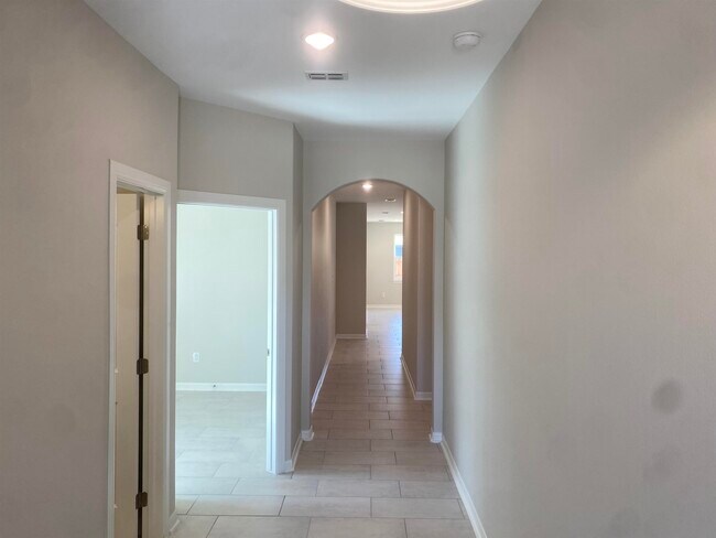 Building Photo - 1426 Key Deer Dr