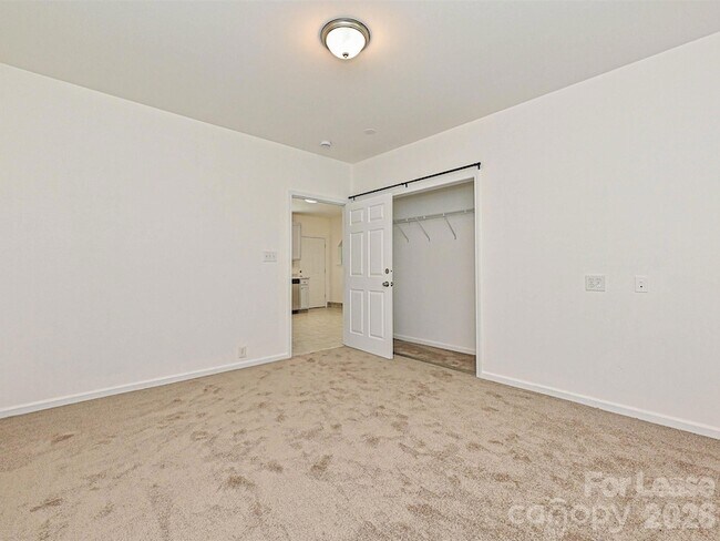 Building Photo - 610 N Pear St