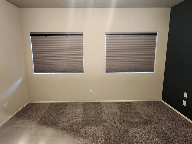 Building Photo - 3 bedroom/ 2 bath condo in gated community