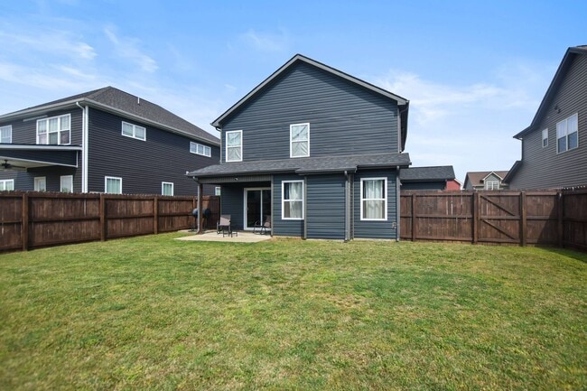 Building Photo - Pet Friendly Three Bedroom!