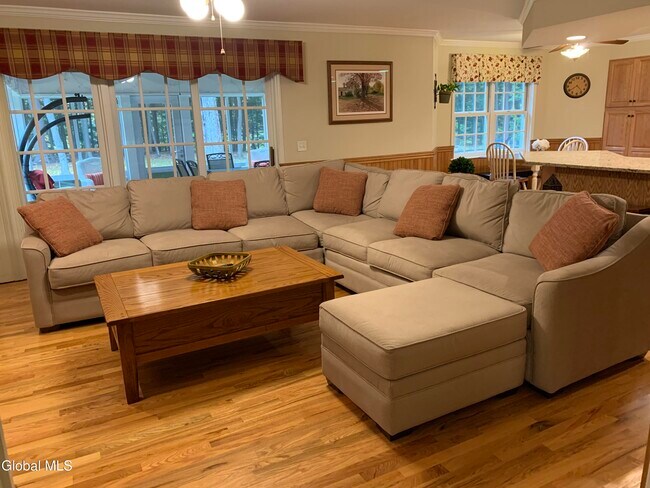 Building Photo - 8 Amanda Ct