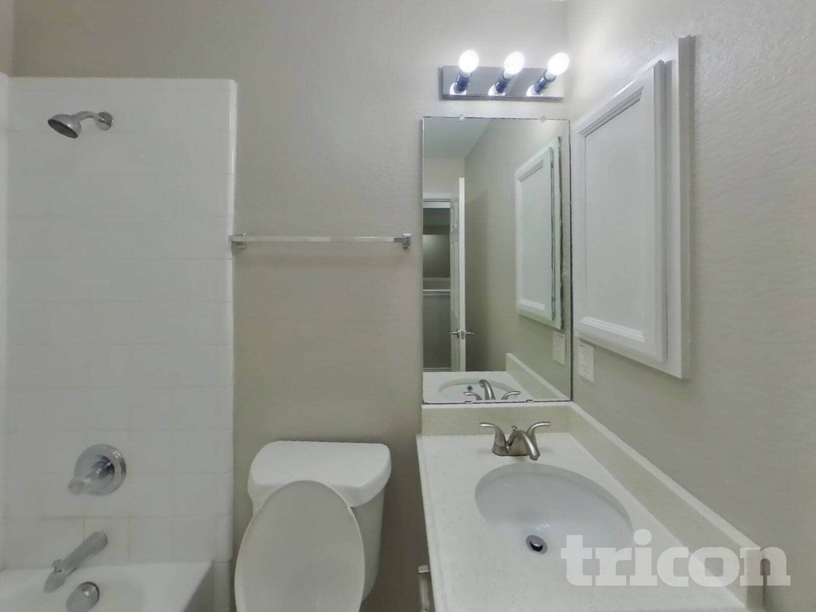 Building Photo - 220 Flatwood Dr