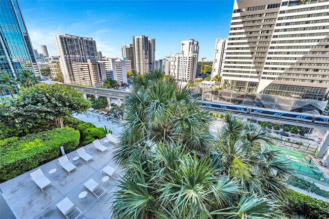 Building Photo - 88 SW 7th St