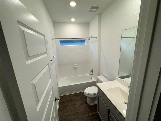 Building Photo - 204 James River Dr