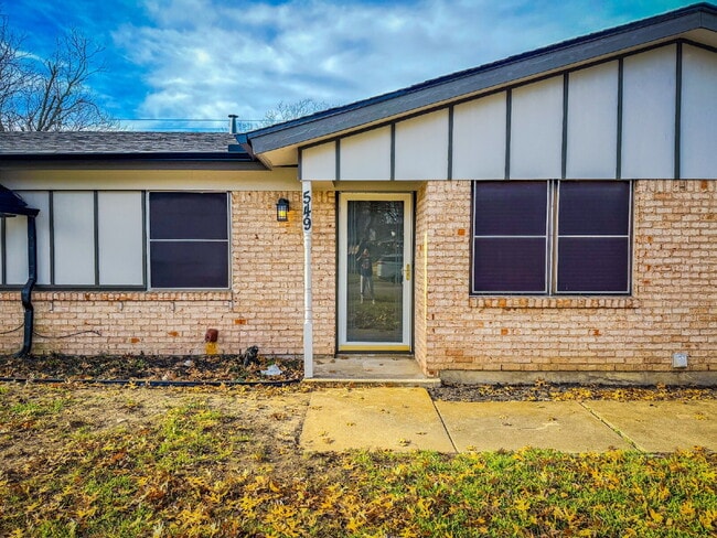 Building Photo - Modern Elegance Meets Suburban Comfort: Updated 3-Bed, 2-Bath Gem in Heart of Burleson