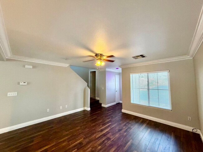 Building Photo - Beautiful two-story home featuring 3 bedrooms, 2.5 bathrooms