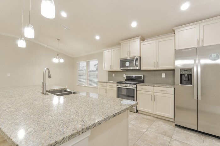 Building Photo - 806 Deer Crossing Rd