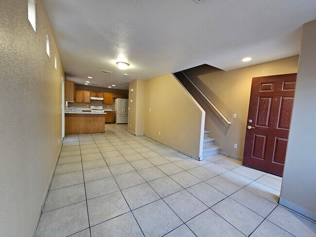 Building Photo - Spacious 4BD/3BA Home with Mountain Views in Las Vegas!