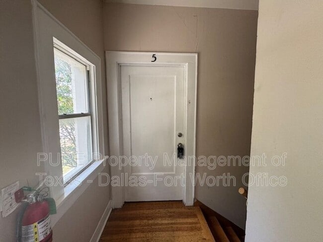 Building Photo - 3762 W 7th St