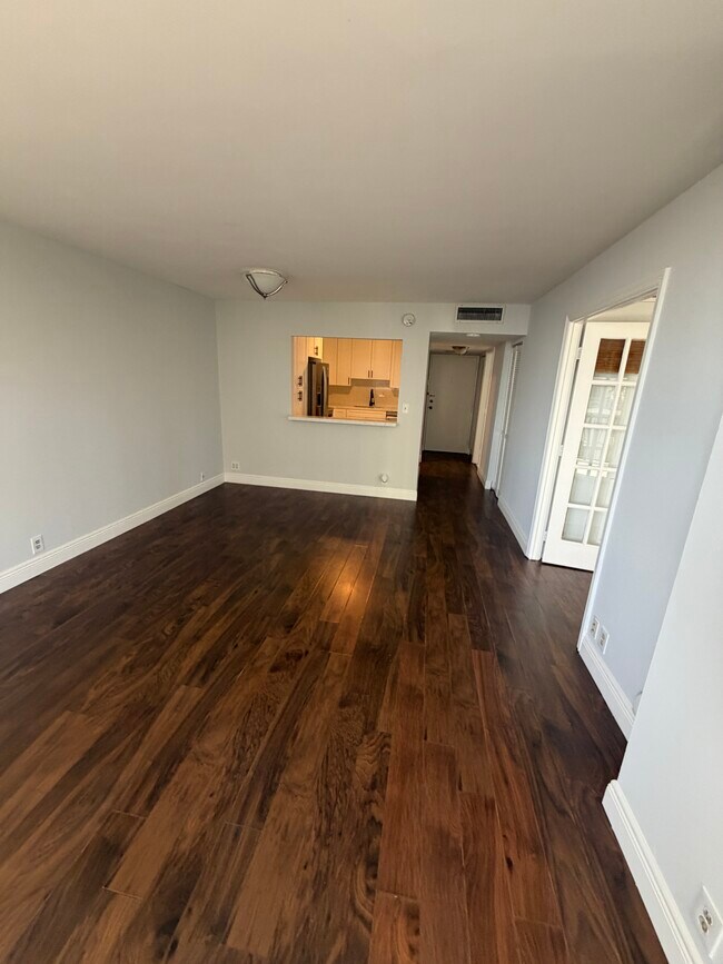 Building Photo - 1865 Brickell Ave