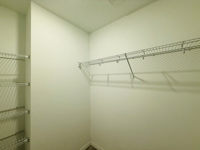 Building Photo - Townhome in The Townhomes of River Landing