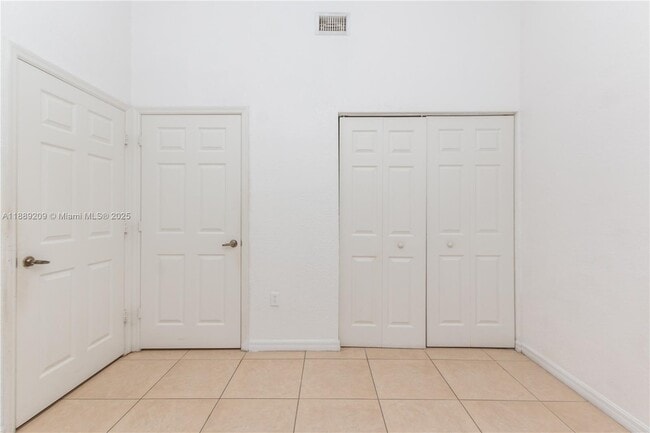 Building Photo - 3944 SW 48th Ave