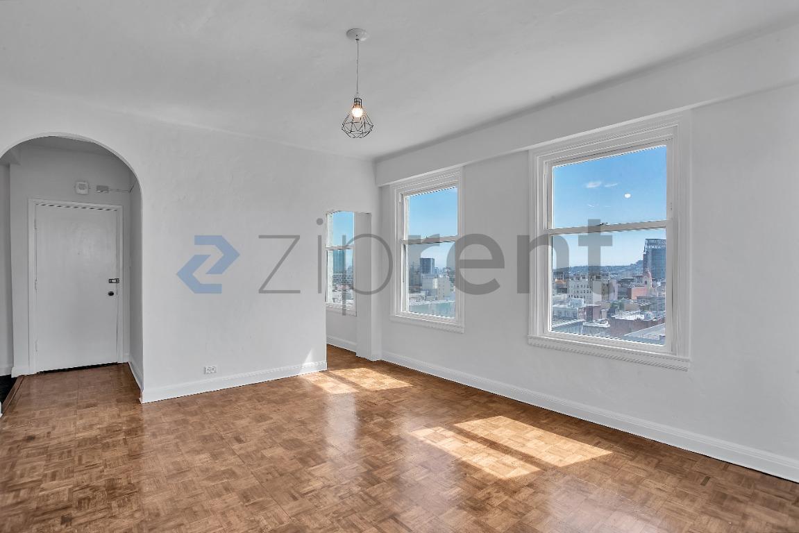 Building Photo - Unit 915