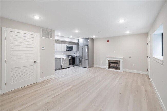 Building Photo - 526 64th St