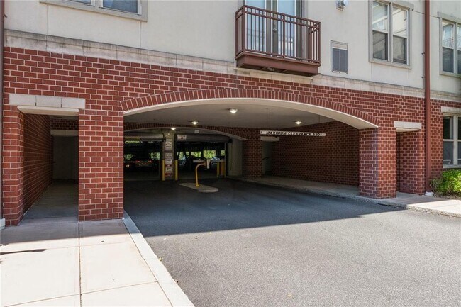 Building Photo - 1000 Providence Pl