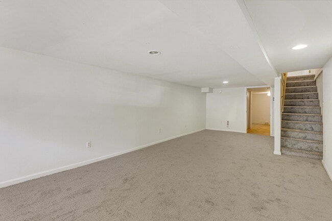 Building Photo - 725 N Patterson Park Ave