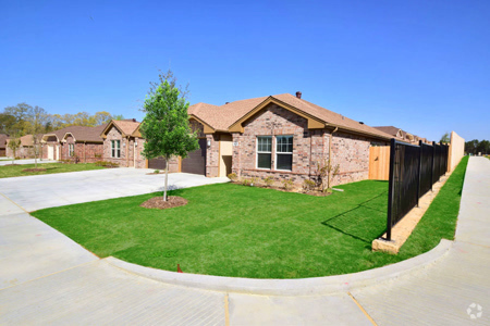 Building Photo - Lake Park Duplexes