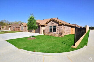 Building Photo - Lake Park Duplexes