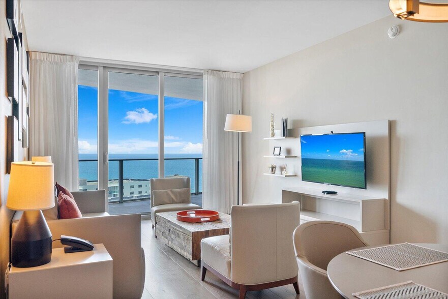 Building Photo - 4011 S Ocean Dr