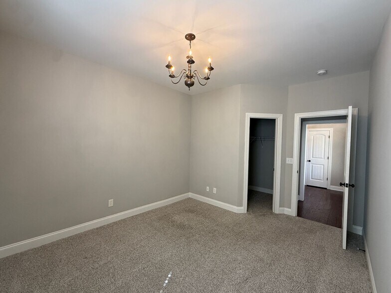 Building Photo - Well Maintained One Level Home in Gardens at Gatewood