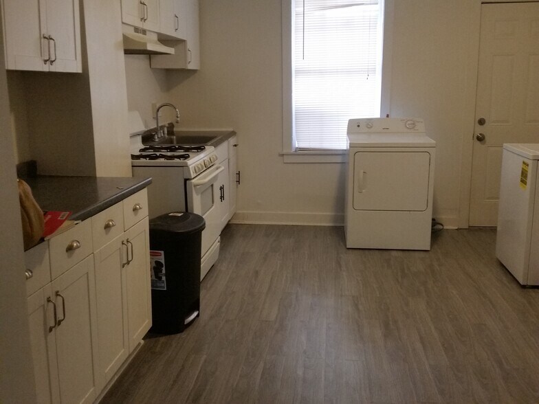 Kitchen - 2134 E Oliver St