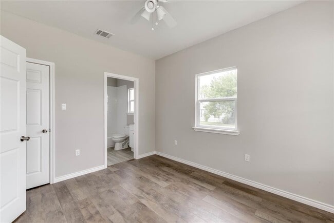 Building Photo - 412 Booth St