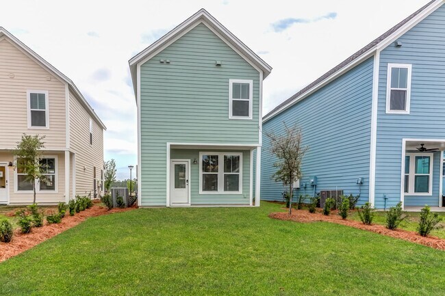 Building Photo - Beautifully Maintained 3 Bedroom, 2.5 Bath...