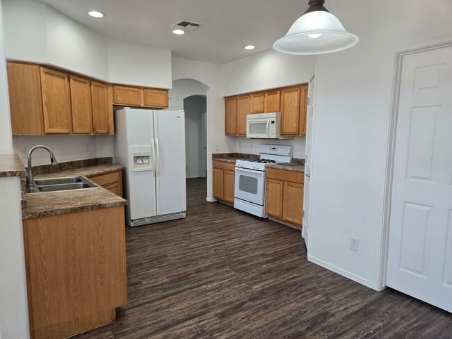 Building Photo - Spacious 4 bed, 3 full bath home in New Ri...