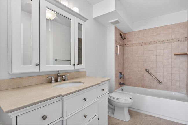 Building Photo - 1631 Riverview Rd