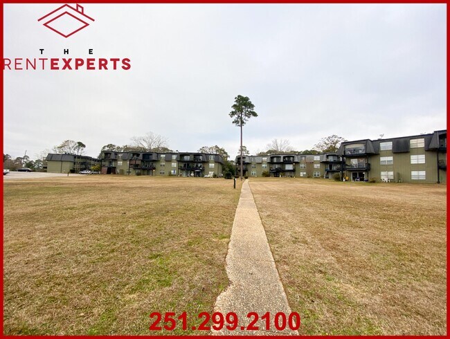 Building Photo - 232 Riverbend Dr