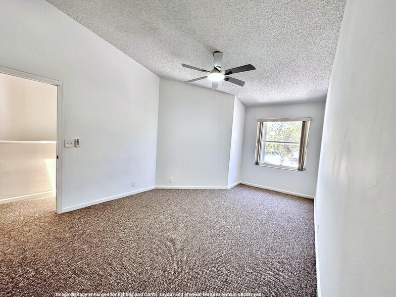 Building Photo - 703 Crosswinds Dr