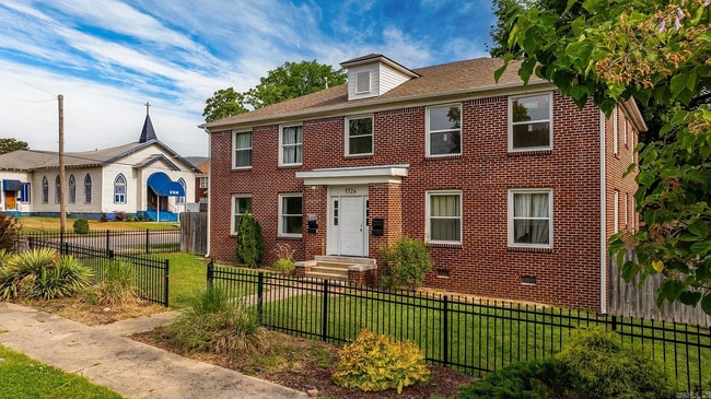 Building Photo - 1724 W 19th St