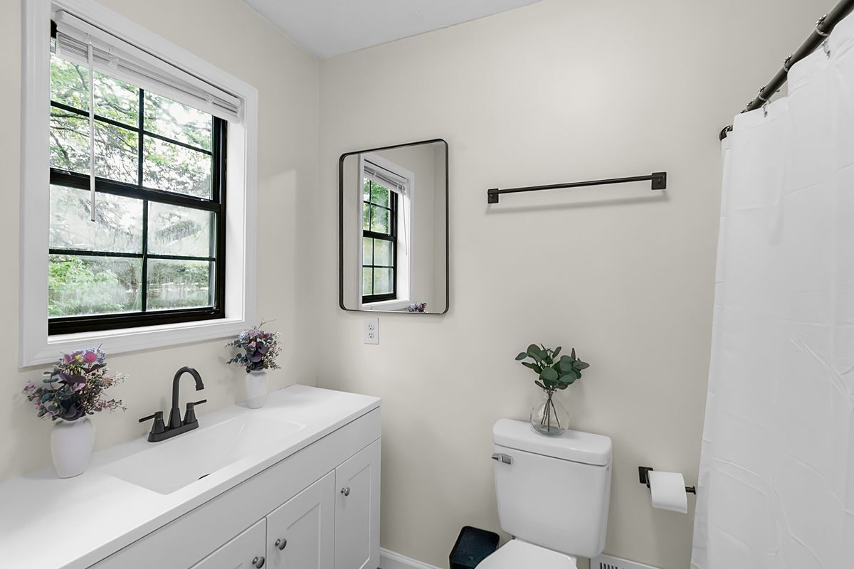 Building Photo - 1812 Wiggins Cir SW