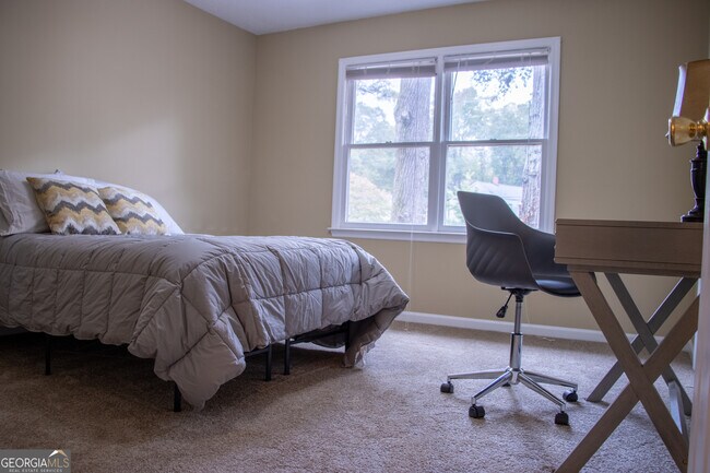 Building Photo - 170 Northview Dr